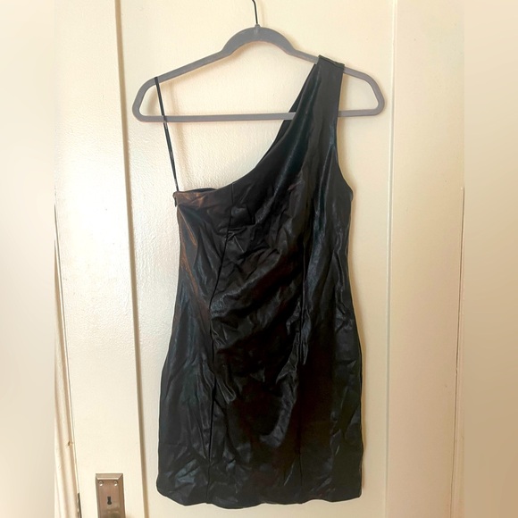 One shoulder black mini Dress - Picture 1 of 3